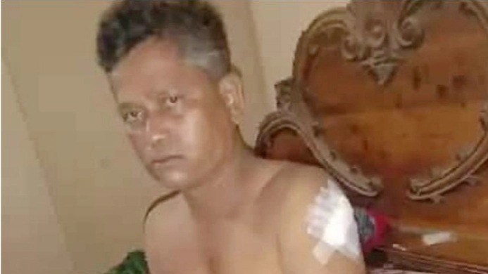 ব্যবসায়ীকে কুপিয়ে গরু বিক্রির ১৬ লাখ টাকা ছিনতাই