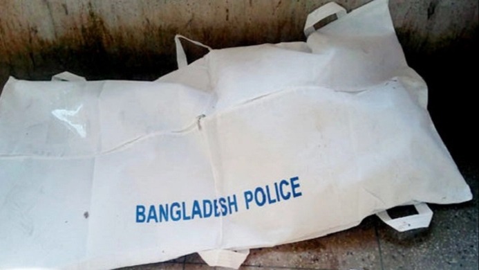 স্ত্রীকে কুপিয়ে মারলেন স্বামী