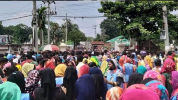 কারখানা শ্রমিকদের ঢাকা-টাঙ্গাইল মহাসড়ক অবরোধ