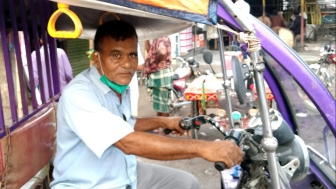 ১৭০০ বিয়ের ঘটক এখন ইজিবাইক চালক