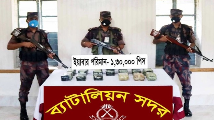 ১ লাখ ৩০ হাজার ইয়াবা ফেলে নদী সাঁতরে পালাল পাচারকারীরা