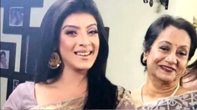মা’কে হারালেন সাদিয়া ইসলাম মৌ