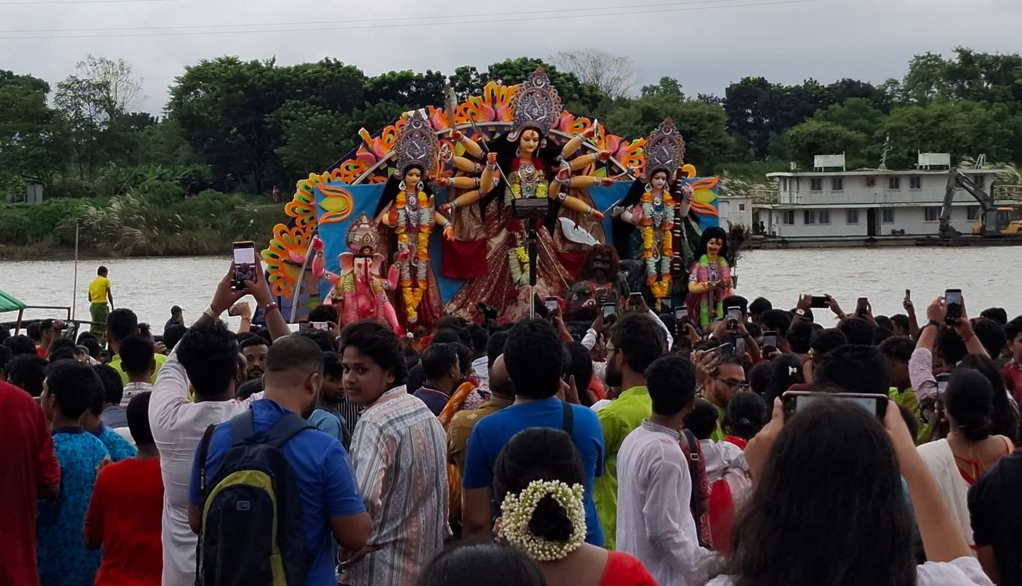 ময়মনসিংহে ভক্তদের কান্নায় ভাসিয়ে দেবী দুর্গার বিদায়