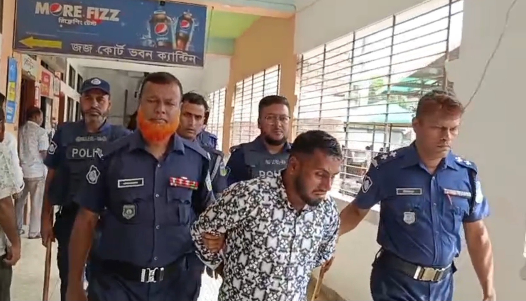 ভ্যানচালককে গলা কেটে হত্যা, যুবকের মৃত্যুদন্ড