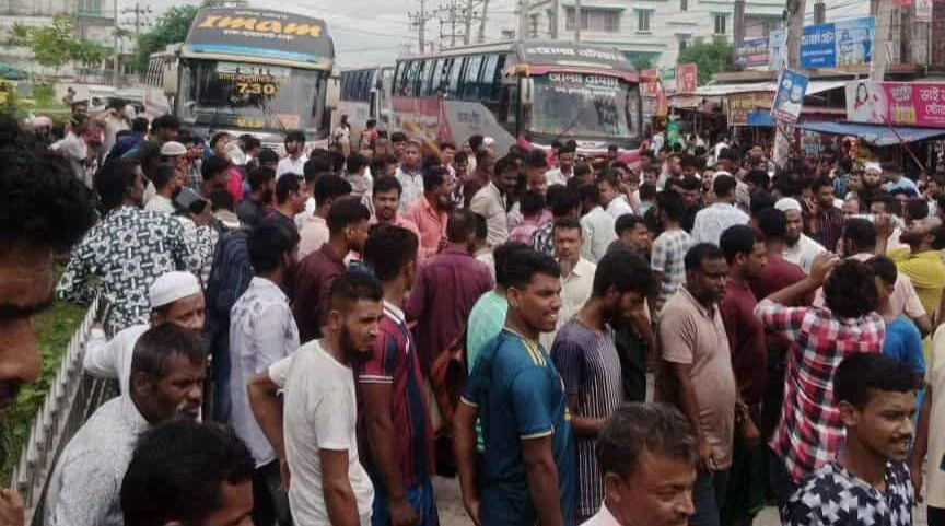 জুলাই যোদ্ধাকে লাঞ্চিত: ময়মনসিংহের সাথে সারাদেশের বাস যোগাযোগ বন্ধ