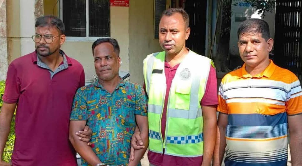 আল্লাহ তুই দেখিস, বৃদ্ধের ছেলের করা মামলায় এক আসামী গ্রেপ্তার