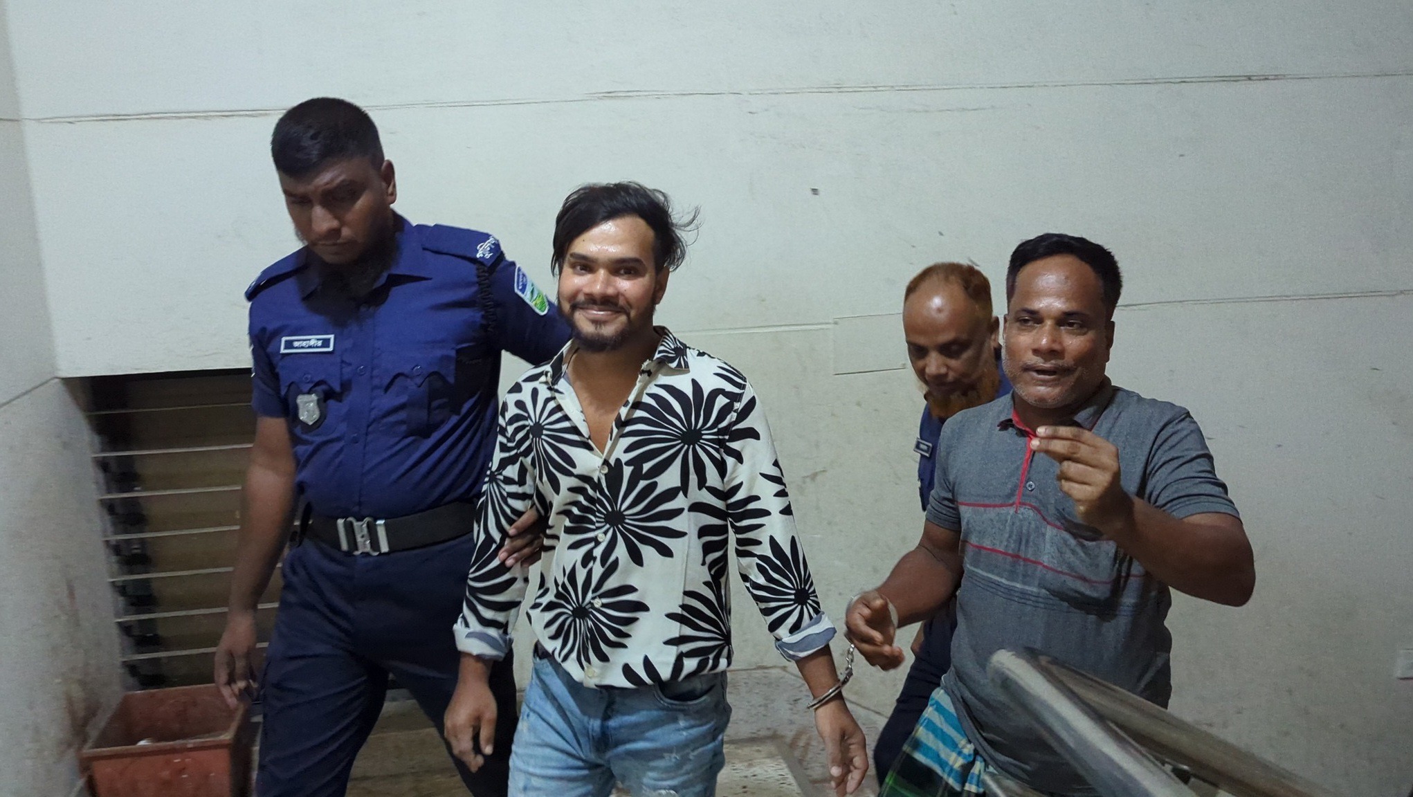বৃদ্ধের চুল-দাঁড়ি কাটার ঘটনায় দুই আসামীর রিমান্ড আবেদন