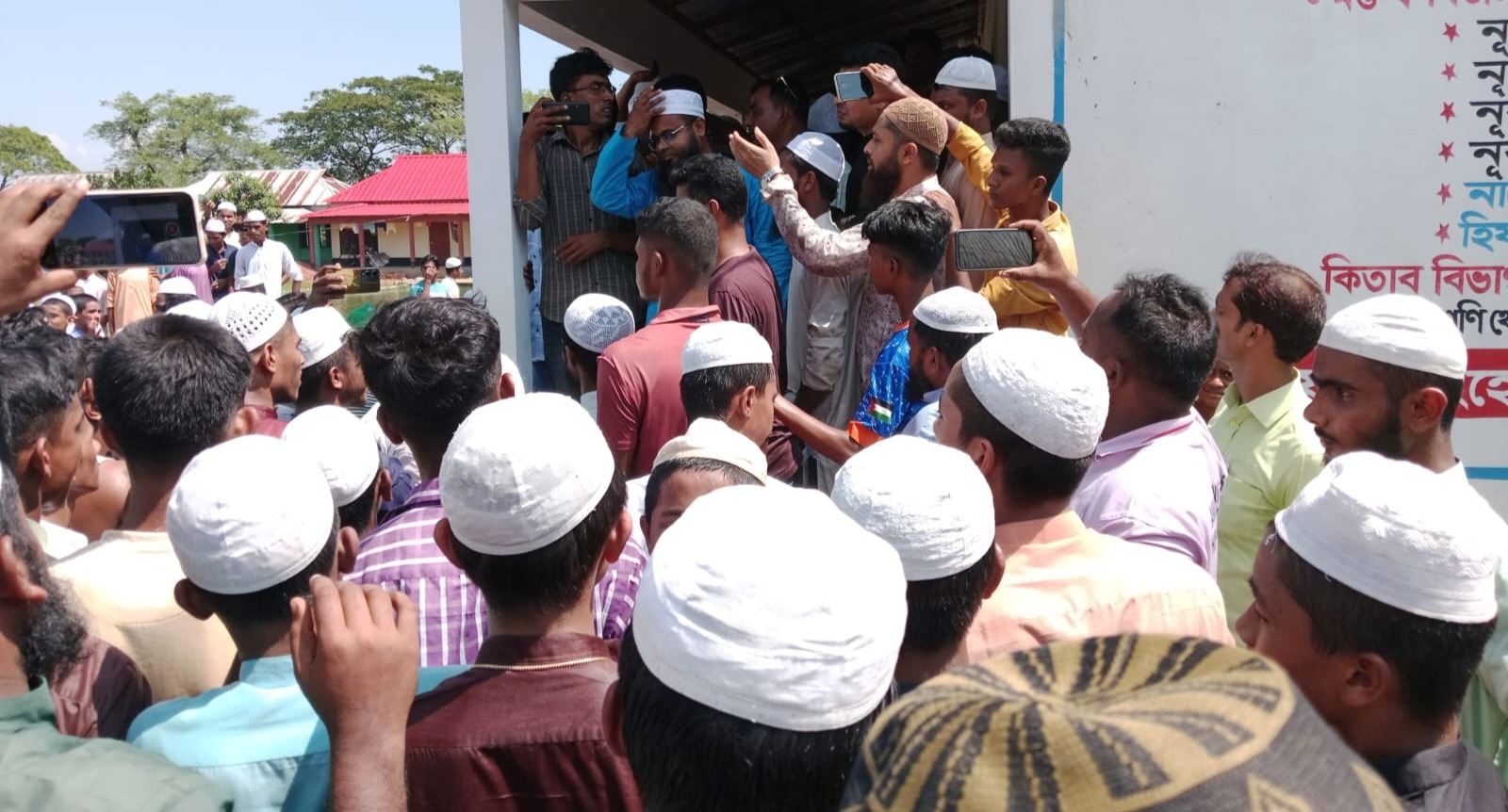 মহানবীকে নিয়ে কটুক্তির ঘটনায় আনসার সদস্যকে মারধর-বিক্ষোভ