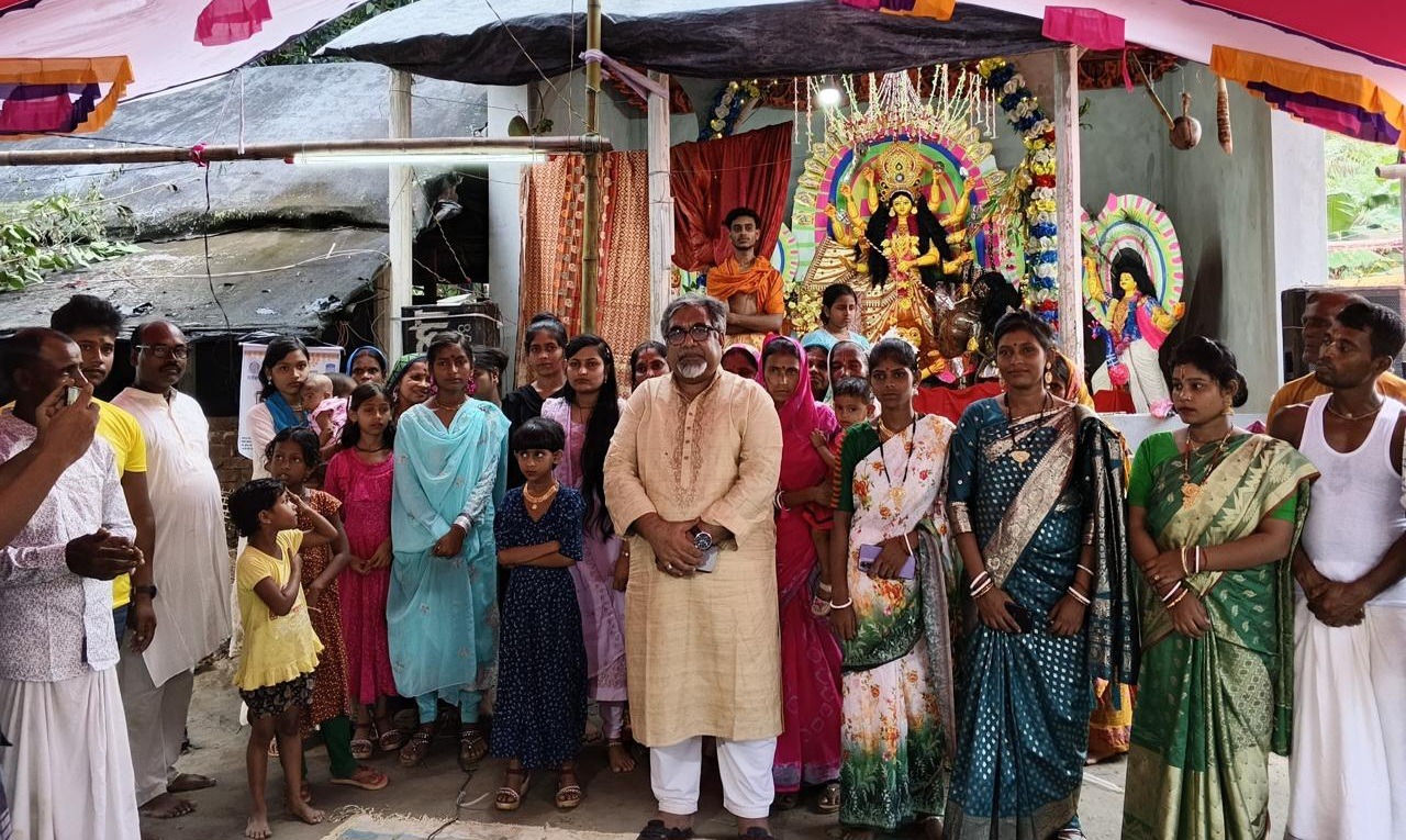 হালুয়াঘাটে পুজা মন্ডপ পরিদর্শনে সৈয়দ এমরান সালেহ প্রিন্স