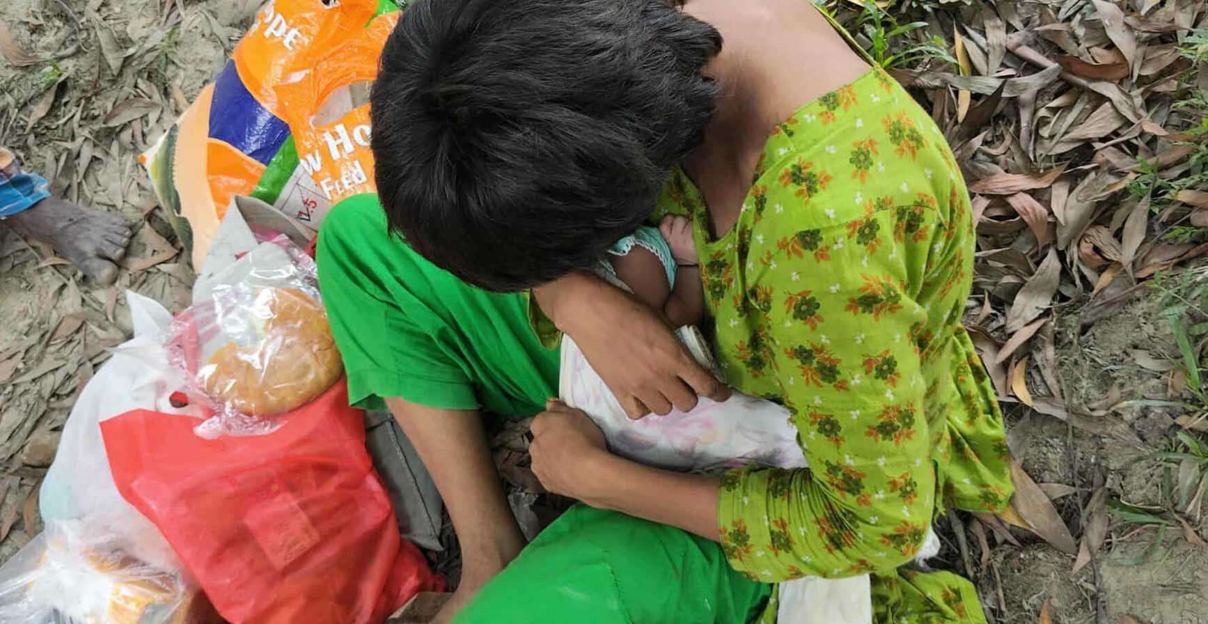 মহাসড়কের পাশে পাগলির কুলে ফুটফুটে নবজাতক