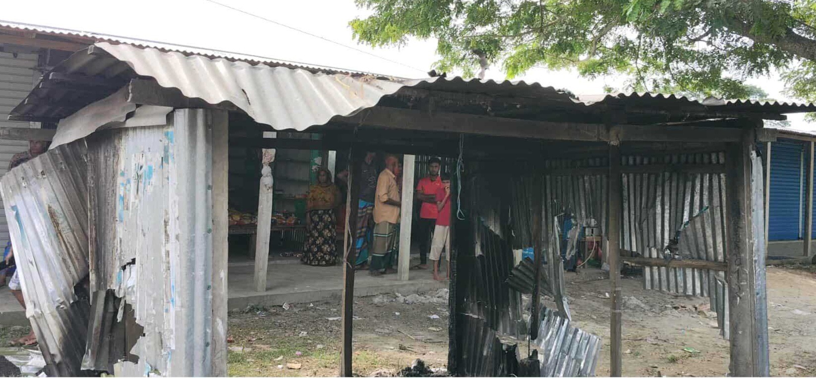গভীর রাতে মার্কেট ভাঙচুর, আগুন দেওয়ার অভিযোগ