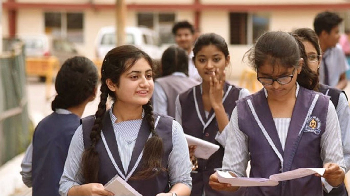 দীর্ঘ ছুটি শেষে খুলেছে নিম্নমাধ্যমিক ও মাধ্যমিক শিক্ষাপ্রতিষ্ঠান