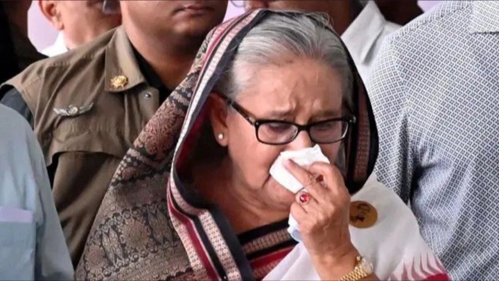 হাসিনাসহ ১৭ জনের বিরুদ্ধে দুদকের মামলা