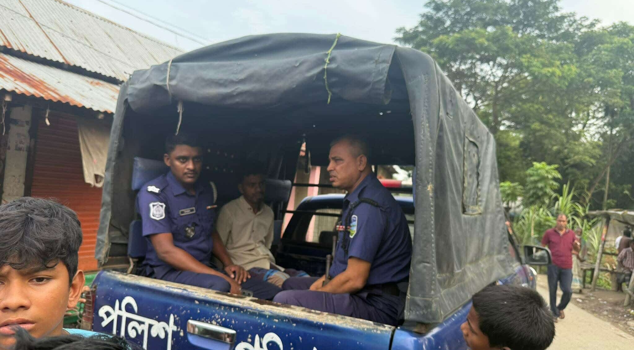 অনলাইন জুয়ায় আসক্ত ছেলের হাতে বাবা-মা খুন
