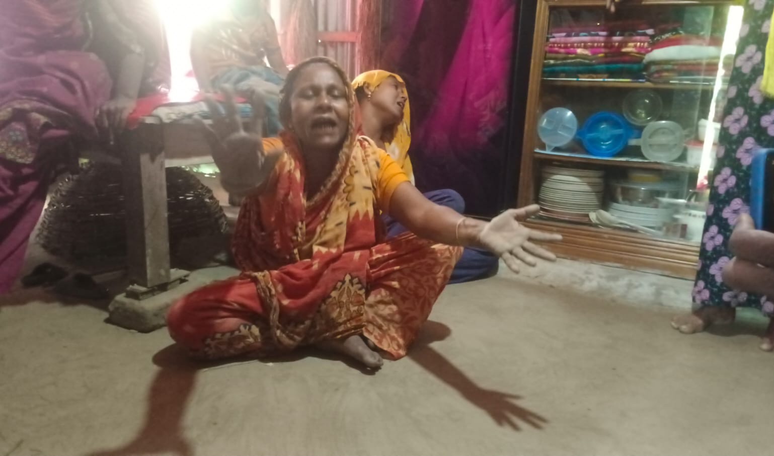 আমার ছেলে কোন দলের সাথে জড়িত না, তাহলে কেন রাজনীতির আগুনে পুড়ল