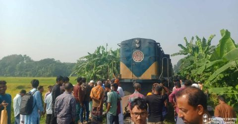 অগ্নিকান্ডে ইঞ্জিন বিকল, দুই ঘন্টা রেল যোগাযোগ সচল