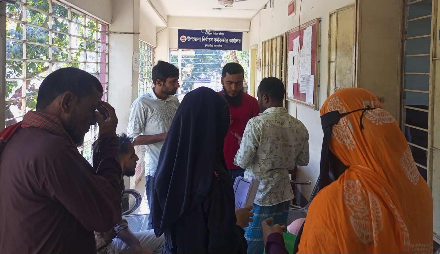 নির্বাচন অফিসের ডাটা এন্ট্রি অপারেটরদের কর্মবিরতি